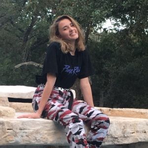 Meet your Posher, Danielle